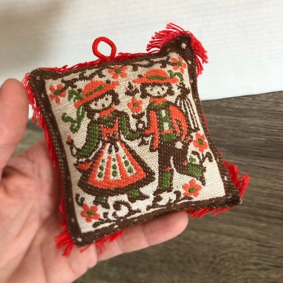 Vtg Scandinavian Folk Art Embroidered Pin Cushion - Picture 2 of 10